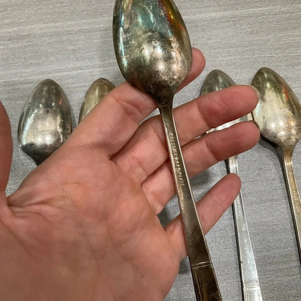 VINTAGE 1938 ONEIDA PRESTIGE PLATE GRENOBLE 9 SERVING‎ SPOONS